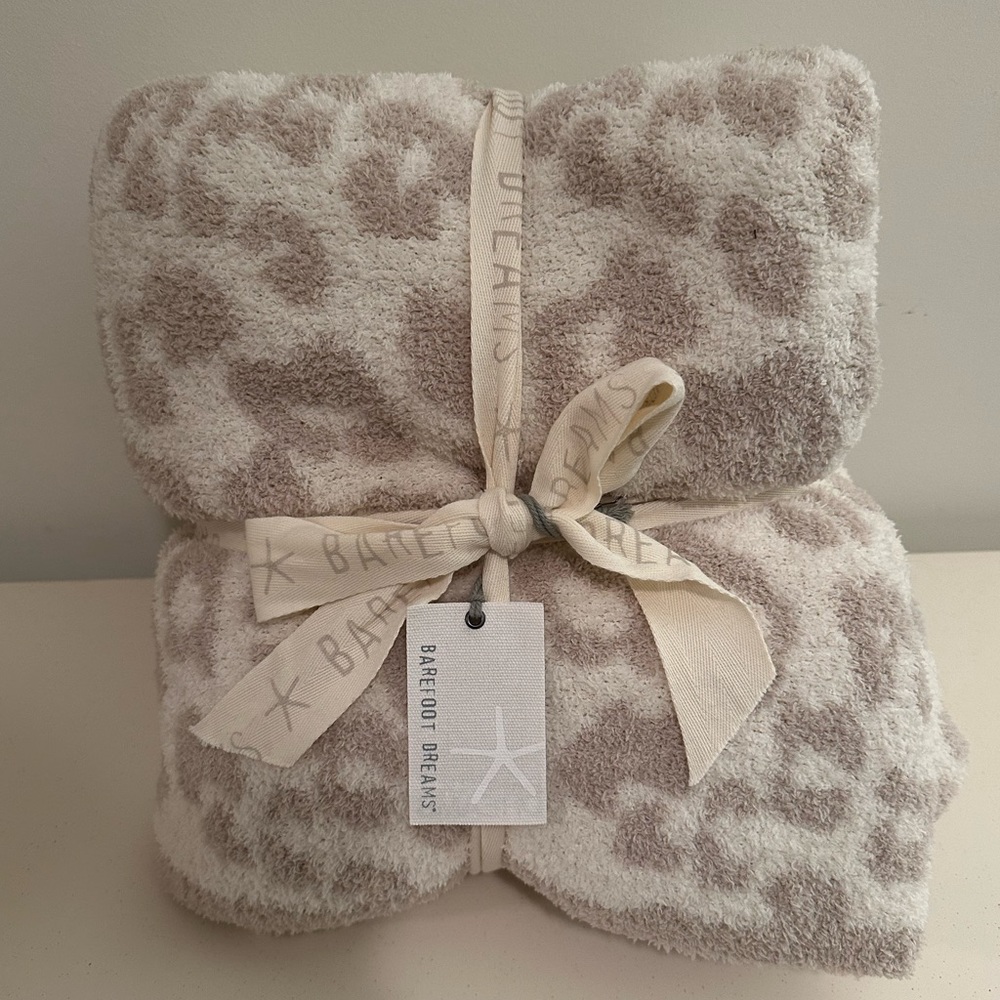 Barefoot Dreams Cream/Stone Throw NWT